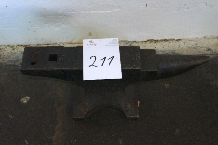 Anvil B: 120 mm. Measure from rear edge to horn 760 mm