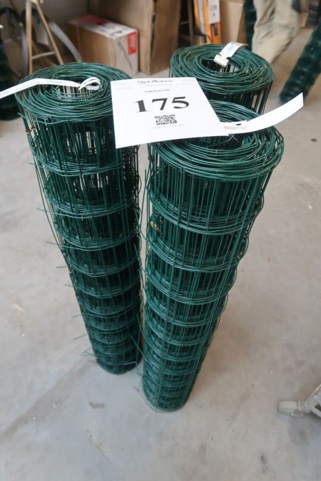 3 rolls of green wire fence, 1.1x20 meters per roll,
