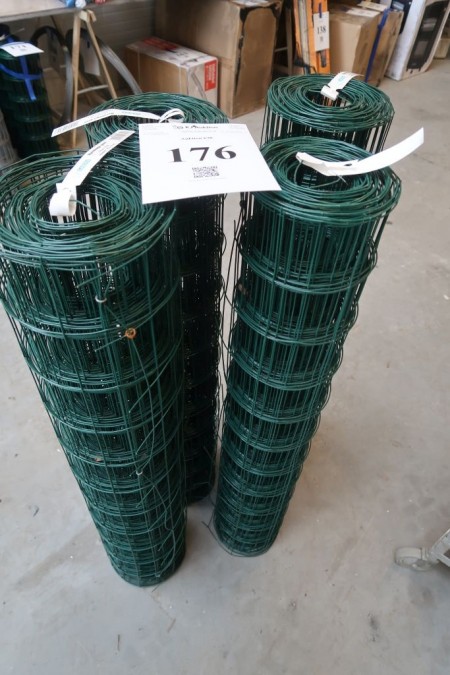 4 rolls of green wire fence, 1.1x20 meters per roll,