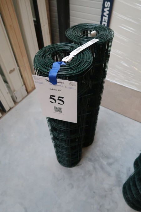 2 rolls of green wire fence, 0.9x20 meters per roll,