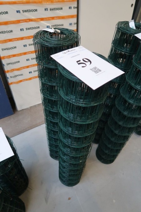 2 rolls of green wire fence, 0.9x20 meters per roll,