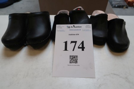 3 pairs of clogs size 38