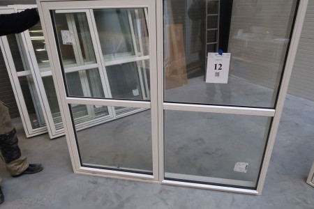 Holzfenster, weiß / weiß, H158xB175 cm, Rahmenbreite 11,5 cm. Mit Nut für Böden und Lichtungen