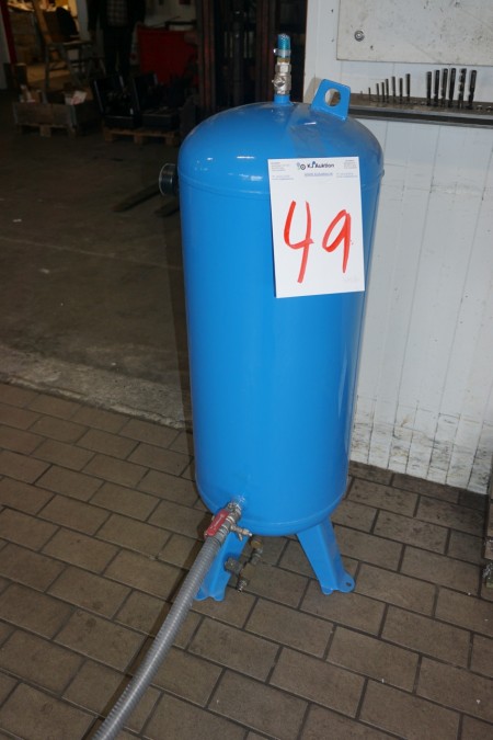 Pressure tank 100 liters.