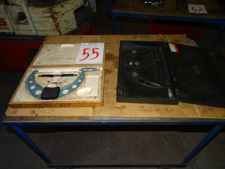 2 micrometers. Measuring tools 200-225 and 275-300 mm including trolley.