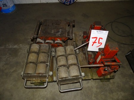 Pallet with machine roller skates and 2 pcs machine power.