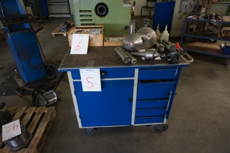 Tool trolley 110x60x90 cm without content.