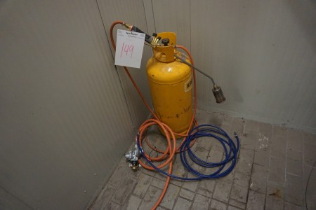 Gas bottle with burner, various cardboard boxes and more.