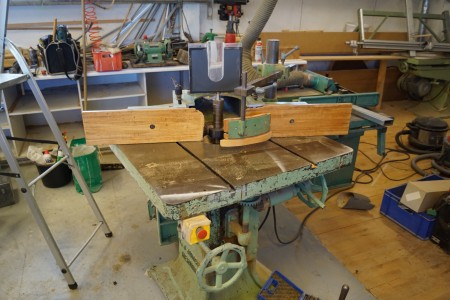 Cutter, brand I / S JUNGET HERNING, type N5, 3.5 hp, 2900 revolutions, with various parts, works OK plan 85x85 h: 880 cm, total width 110 cm, total height 130 cm. NOTE ANOTHER ADDRESS.