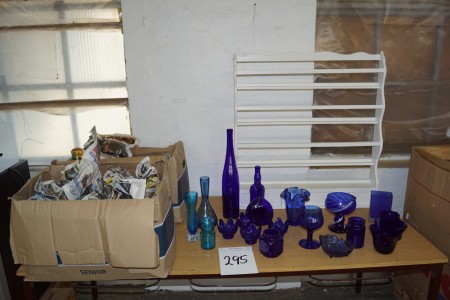 About 75 vases, bowls, candlesticks in blue + plate row with 3 drawers