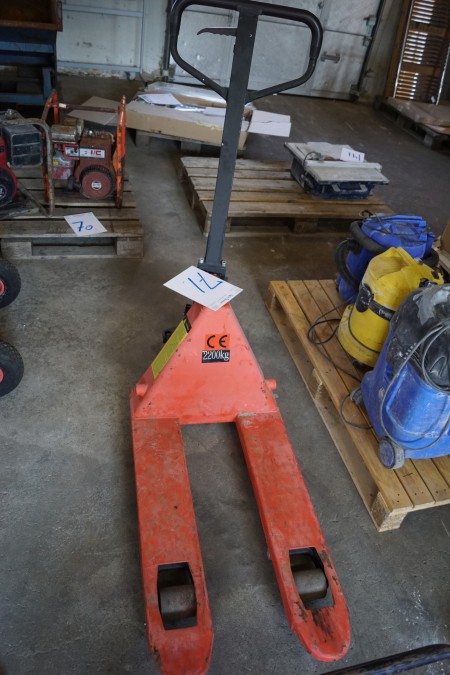 Pallet lifter 2200 kg small.