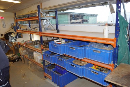 2 pallet racks, 3 gables, h: 200 d: 62 cm + 16 racks, b: 185 cm, with plates, without content. NOTE ANOTHER ADDRESS.