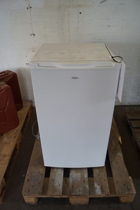 Small cabinet freezer about 4 years, brand: MATSUI, works h: 84 b: 47 d: 50 cm