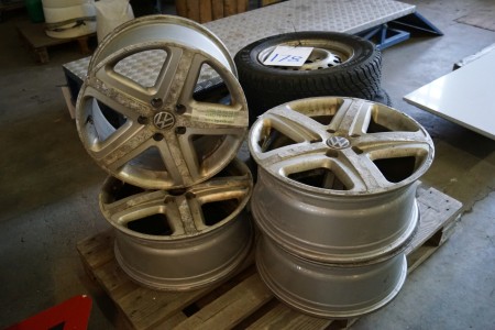 3 wheels with tires 175/70 / R13 + 4 alloy wheels