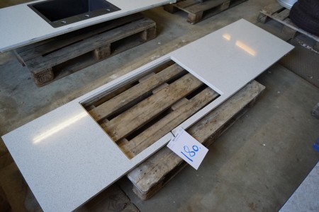 Worktop in u-shape, thickness 40 mm. Plate 1 with sink 163x59 cm. Plate 2 with hole for hob 229x59 cm. Plate 3, 194x59 cm, unused