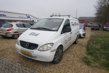 Mercedes Vito damaged front plastic. Reg nr XJ96365 tottal 3015 kg load 1069 km 236788 with automatic transmission and rack construction.