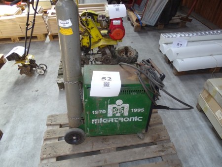 Migatronic welds 200 XE. With bottle. Condition: unknown.