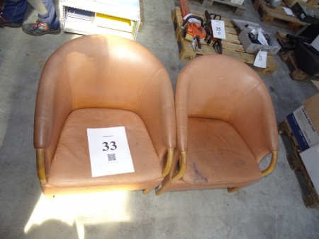 2 pcs. leather chairs. Worn.