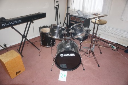 Yamaha Gigmaker drum set.