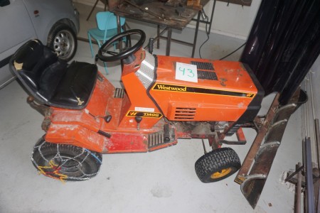 Westwood garden tractor 14 hp with electronic start with snow chain and front mounted snow plow.