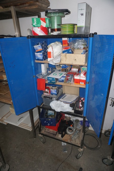 Roller tool cabinet 67x40x165 cm with content.