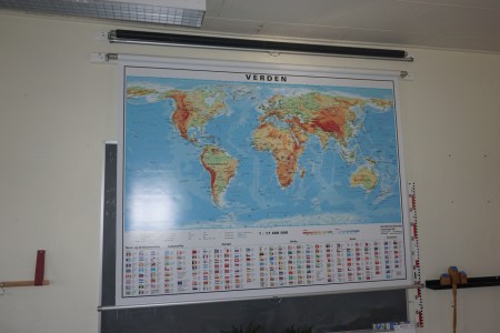 Board + world map whiteboard mm.