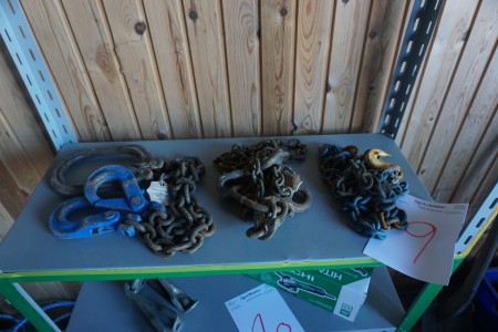 Various lifting chains.