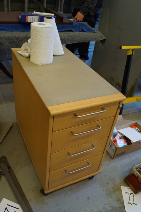 1 drawer section on wheels with 4 drawers