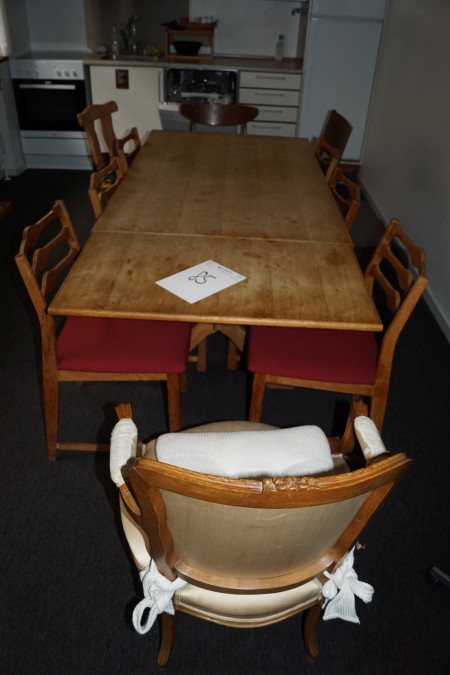 Alt i rum, bord med 2 tillægsplader 140x85 cm + 2 stk 48 cm med 6 stole + stole + mickro ovn + service, med mere, uden elektriske installationer