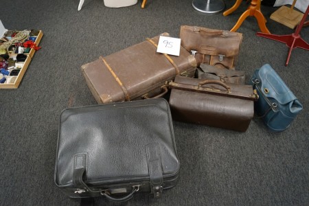 6 Koffer / Taschen