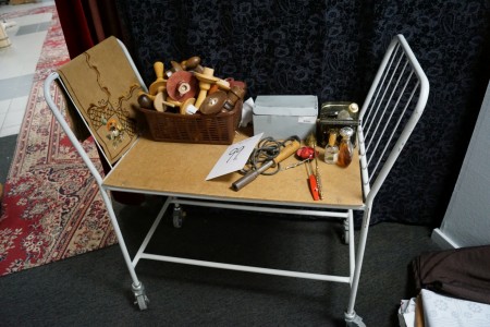 Trolley 100x95x50 cm with content + various fabric tablecloths, without basket on cart with content