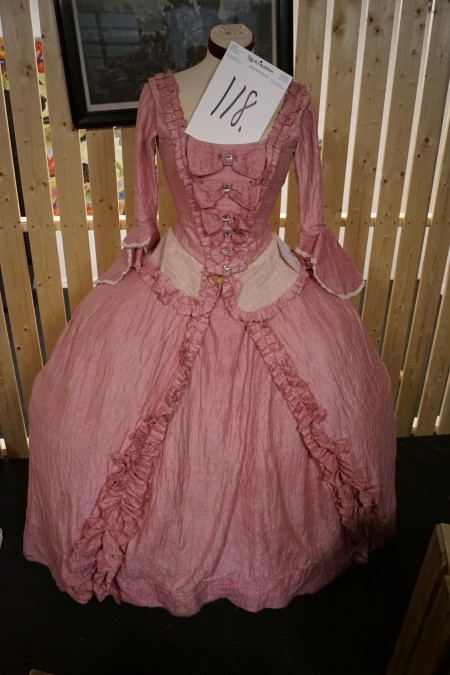 Gine med kjole h:160 cm fra ca 1700 tallet