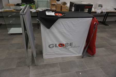 Portable display counter w / drapery + transport bag and A-sign (B: 59cm H: 85cm.)