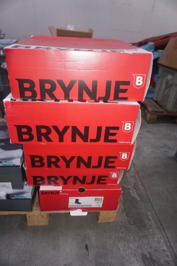 5 BRYNJE Offshore safety shoes.4 size 40 + 1 size 39.