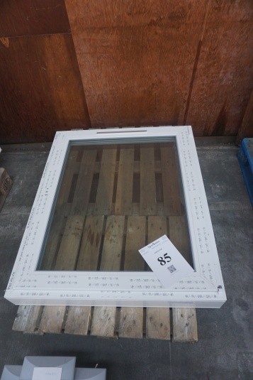 Window. 111x92 cm. Plastic. White.