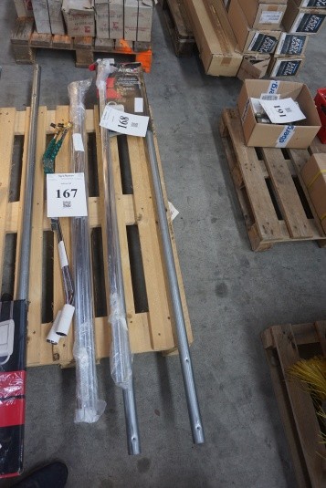 1 stk. nyt postkassestativ + 2 stk nye bøjlestænger med monteringsbeslag - 150 cm lang.