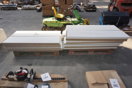 2 pallets with various bottom pieces