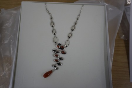 Halskette aus echtem Silber. Rote Agata + Schwarzer Onyx