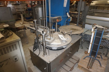 Hansen and Fredsgaard machine for packing plastic cup.