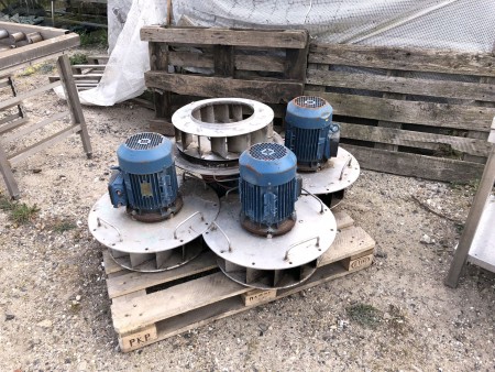 4 ventilation motors. Diameter: 49 cm