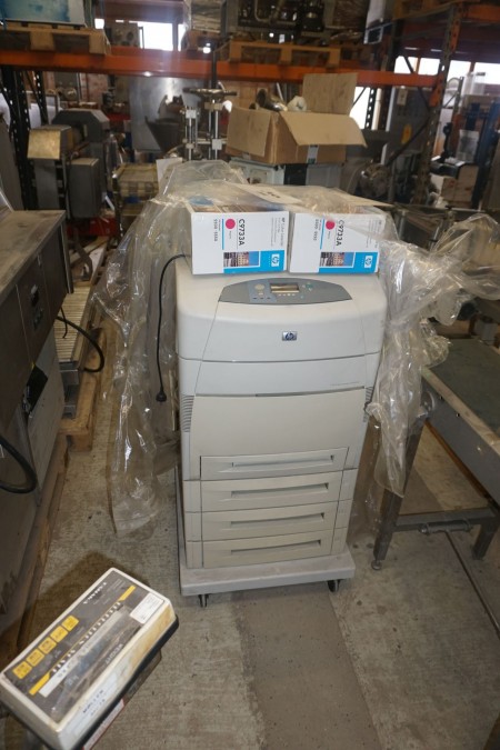 Hp printer, for industry. With 2 extra color cartridges. Not tested.