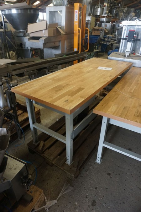 1 piece. workshop table with jutable legs. With the key drawer. 200x80cm.