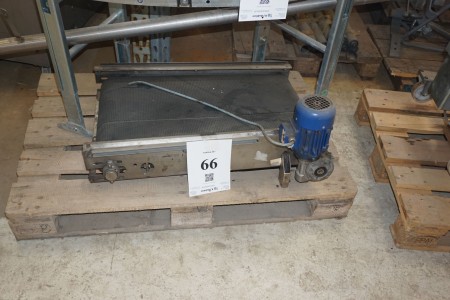 Electric roller conveyor. Length 76cm. Roller width: 42cm.
