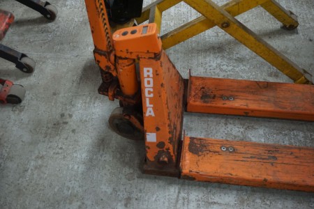 Pallet lifter can lift but the weight does not work.