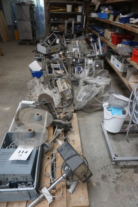 Various etiquette machines, eg Bn electronik, Avary, type: ds9120-v-dst53 + rewinder. Condition unknown.