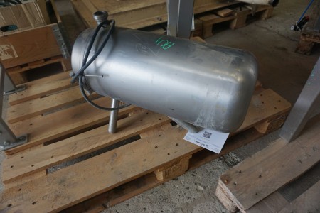 Dairy pump, stainless. Brand: paasch & silkeborg. Inlet: 2 inches. Outlet: 1 inch.
