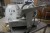 Laying cutting machine. Condition: OK. Is incl. knife grinder mounted on the machine.