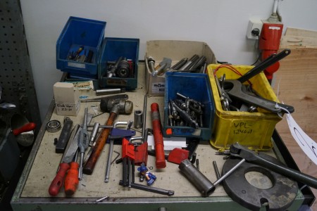 Verschiedene Werkzeuge für Metallschneider und mehr