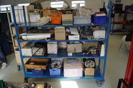Shelving on wheels h: 165 l: 165 b.43 cm with various electrical components, etc.