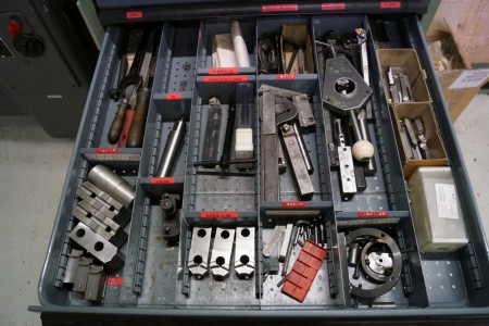 Content in 2 drawers, parts for lathes